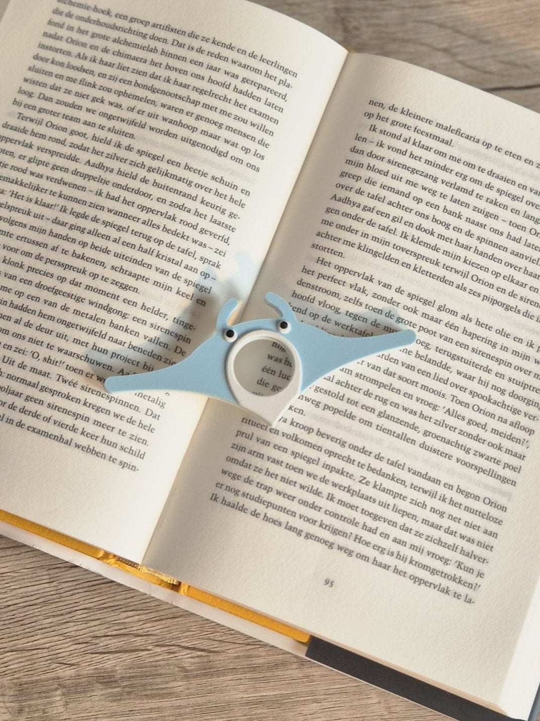 Manta Ray Page Holder