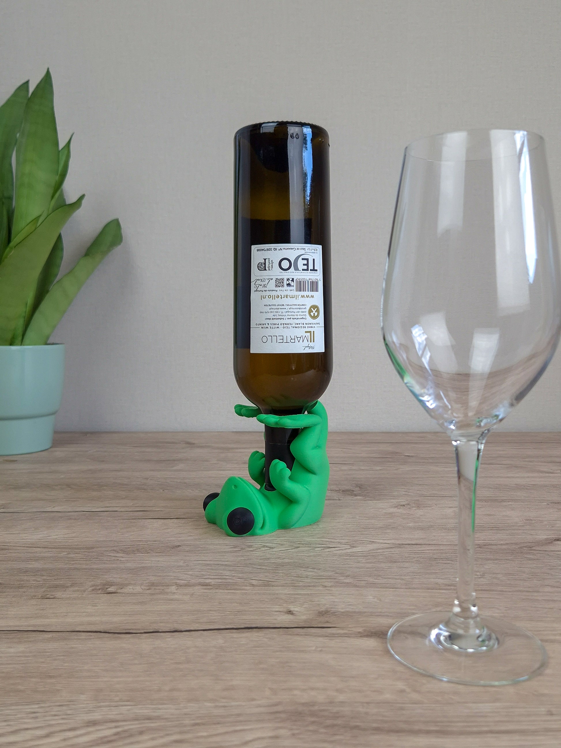 Gecko Wine Holder