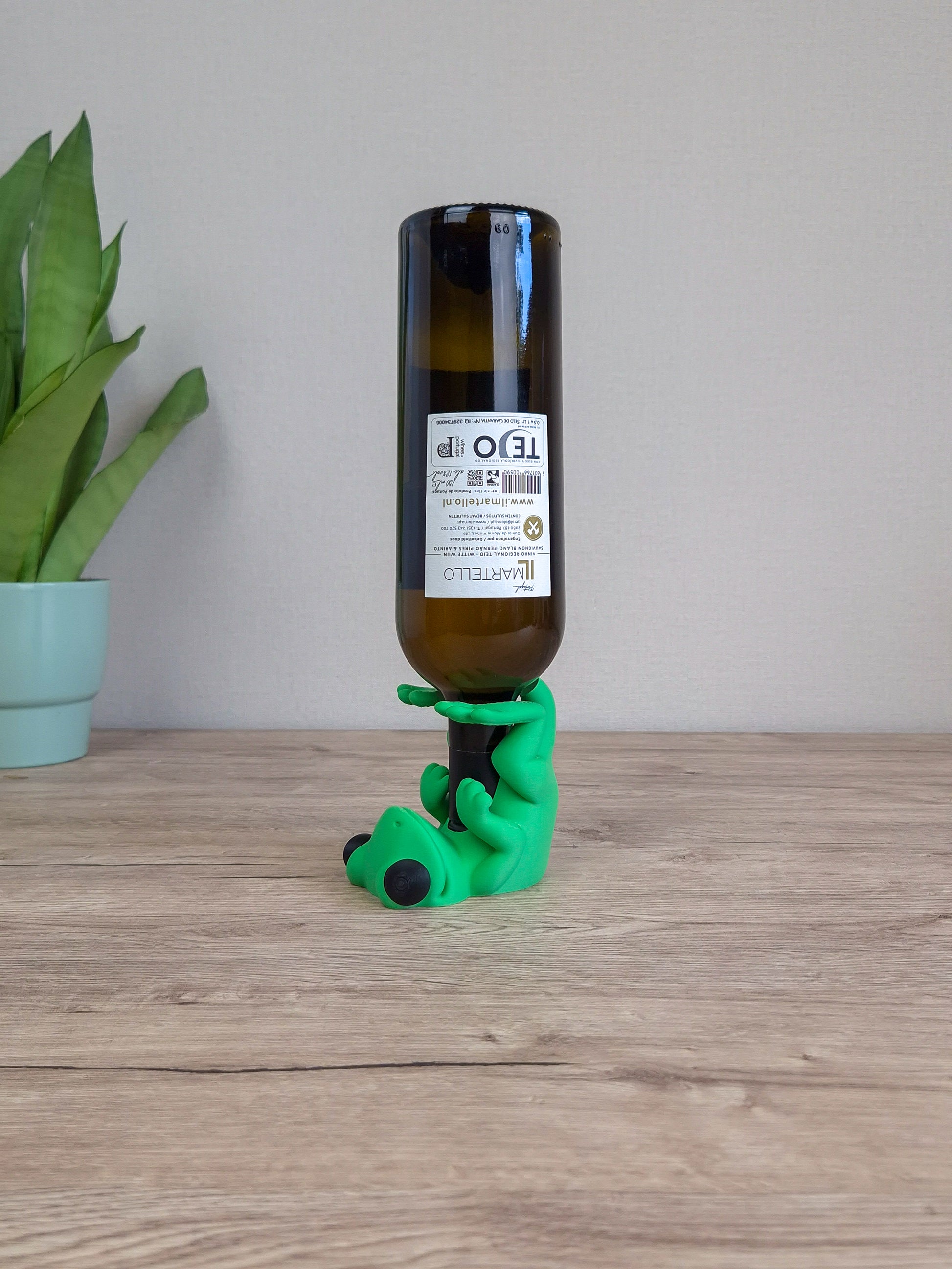 Gecko Wine Holder