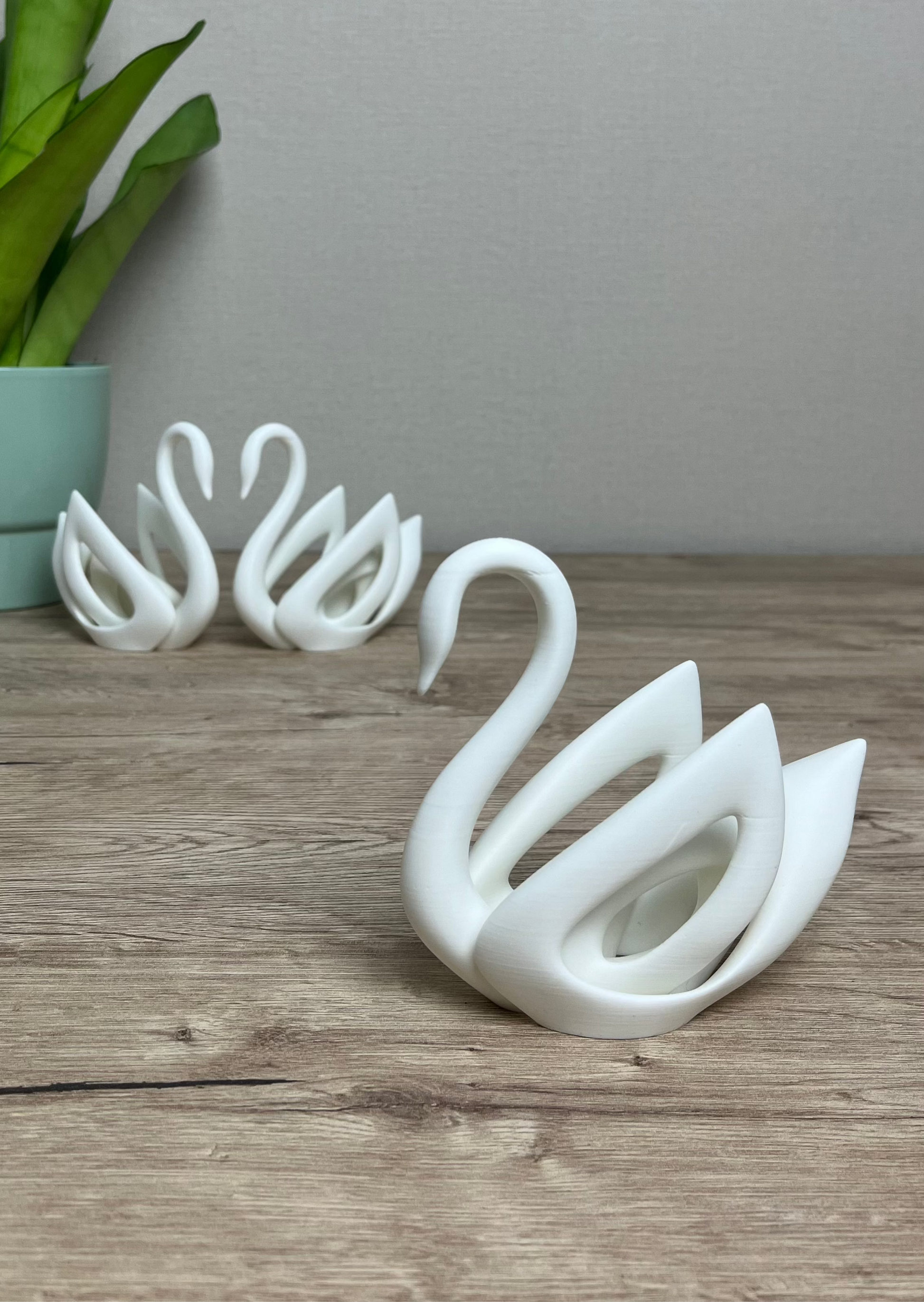 Swan Decor Piece